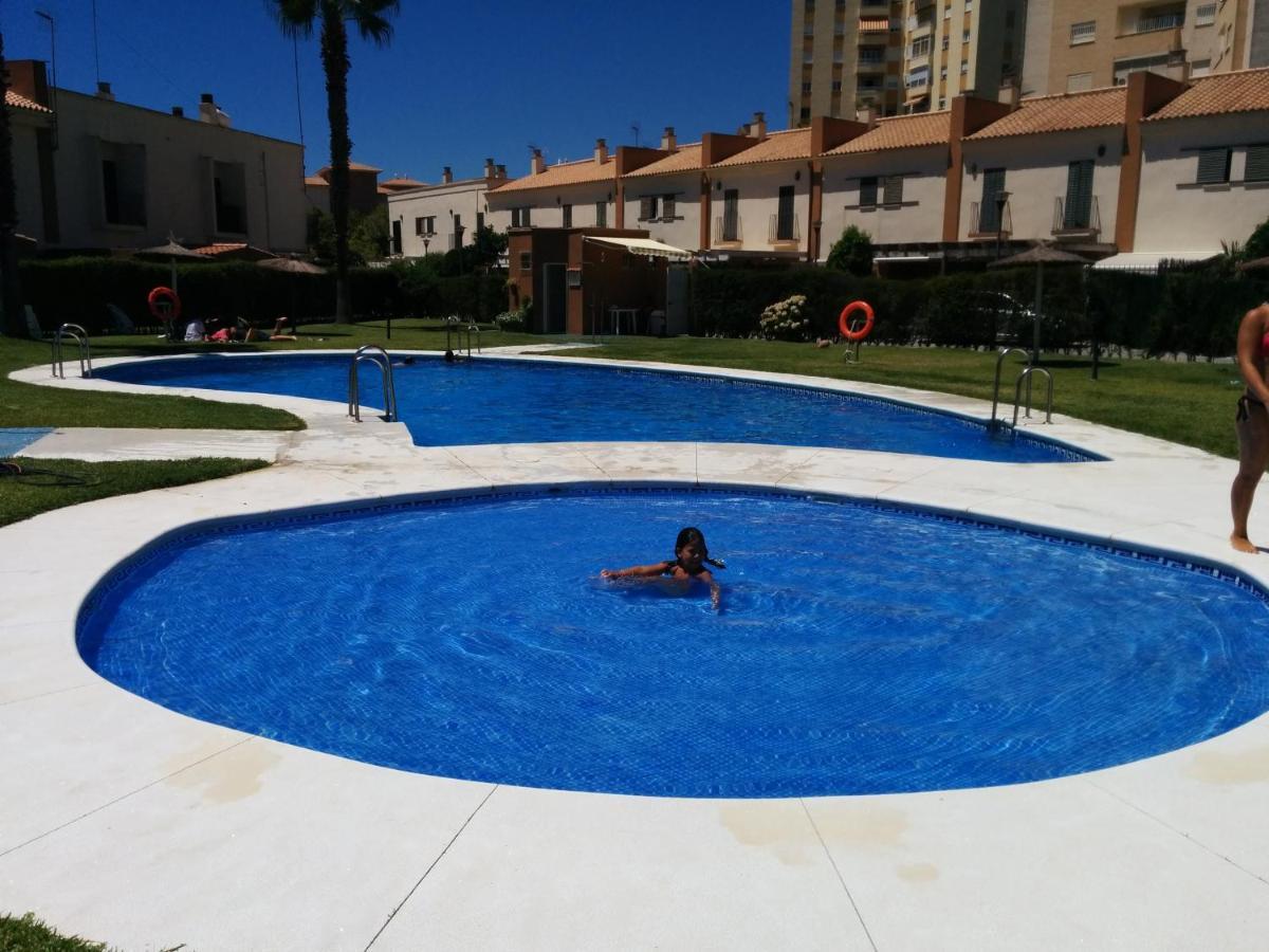 Estudio Con Piscina Y Garaje A 100 Mtr De La Playa Isola Cristina Esterno foto